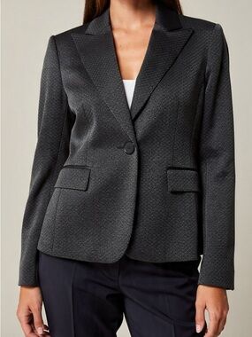 Tahari Dark Gray Textured Blazer – Size 10 Petite | Polished & Timeless